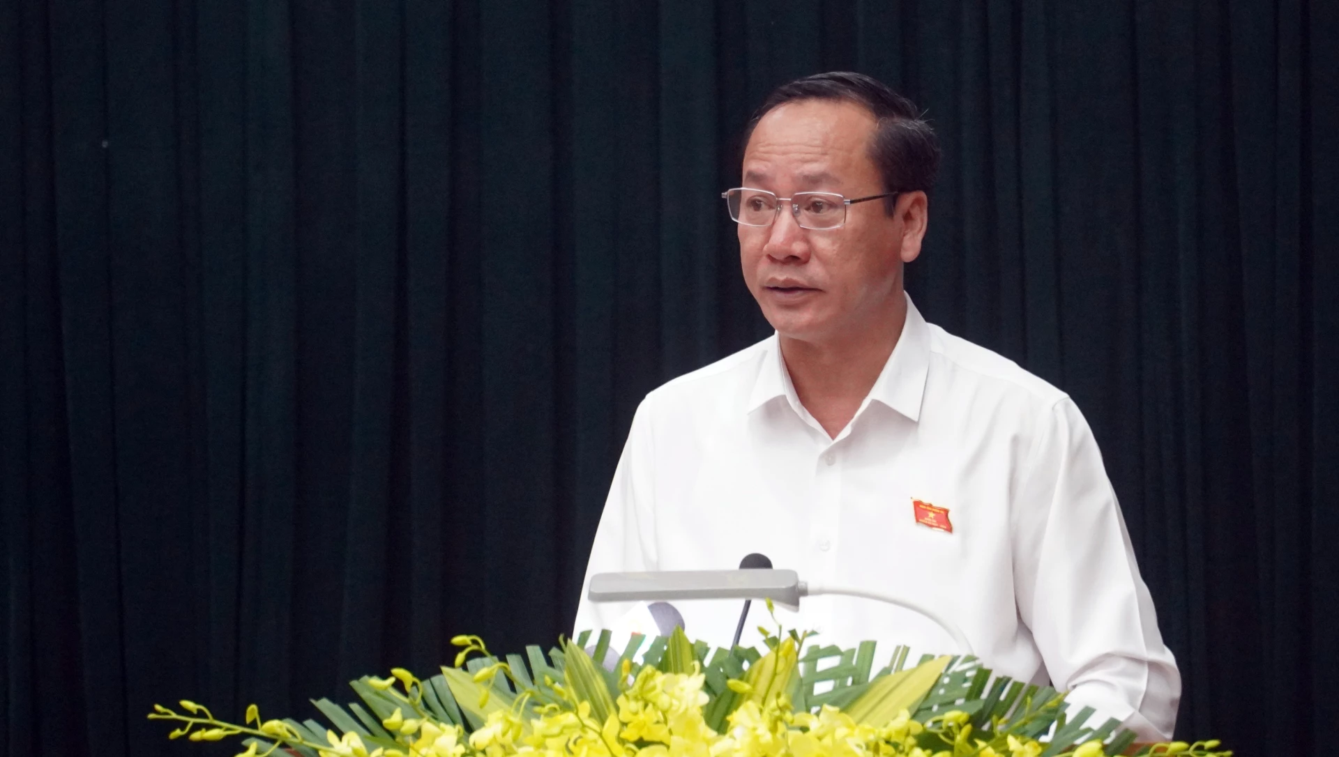 Đồng chí Nguyễn Xuân Đạt, Tỉnh ủy viên, Giám đốc Sở Tài chính thảo luận tại phiên họp