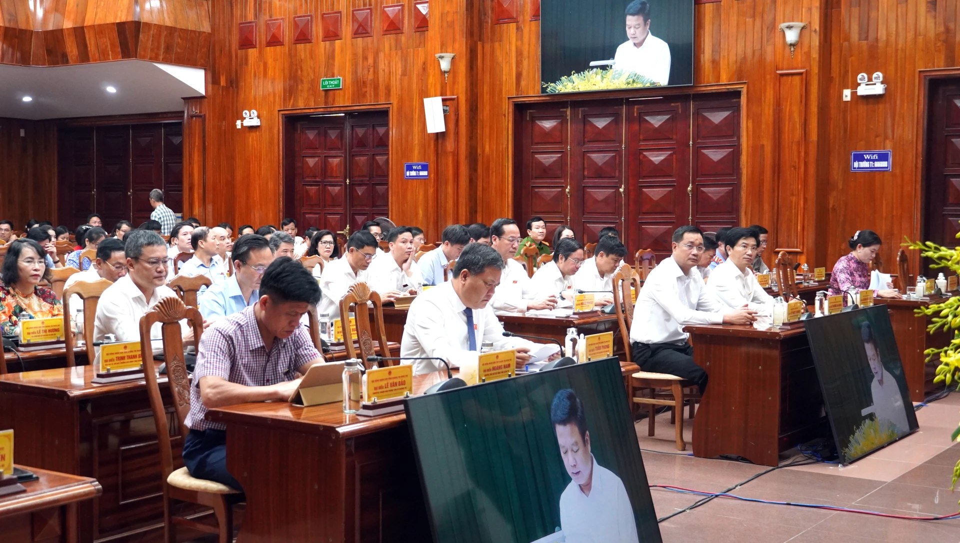 Đại biểu dự phiên họp - Ảnh: N.M