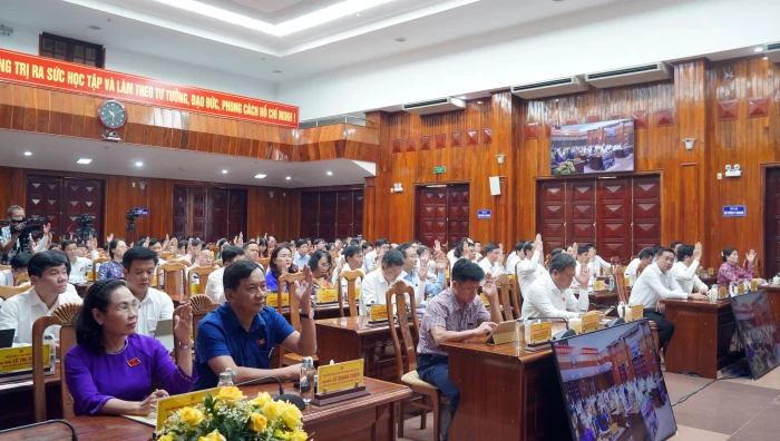 Bế mạc kỳ họp thứ 2, HĐND tỉnh khóa VIII: Đồng lòng tháo gỡ khó khăn, thúc đẩy phát triển