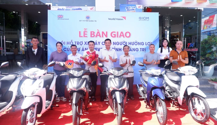 Trao gói hỗ trợ sinh kế cho người di cư trong tình trạng dễ bị tổn thương