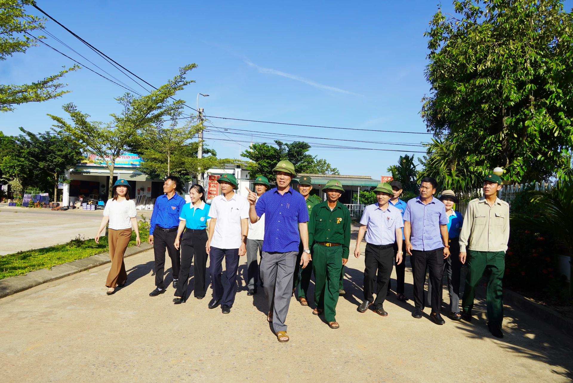 Đảng bộ và Nhân dân Đông Trạch đoàn kết, quyết tâm xây dựng Đông Trạch đạt xã nông thôn mới - Ảnh: L.M