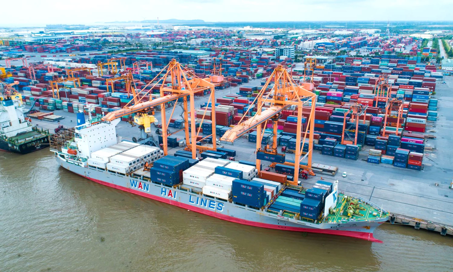 Tàu cập Cảng Hải Phòng. Ảnh minh họa: TTXVN phát