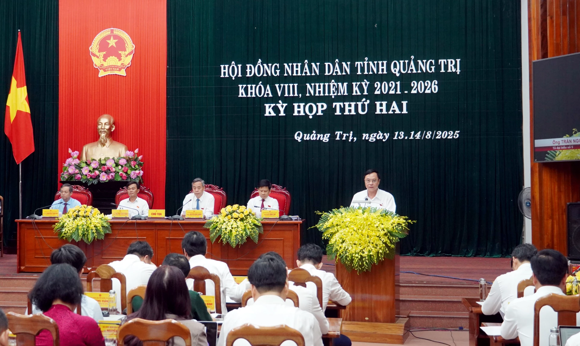 Đại biểu HĐND tỉnh thảo luận tại kỳ họp - Ảnh: N.M