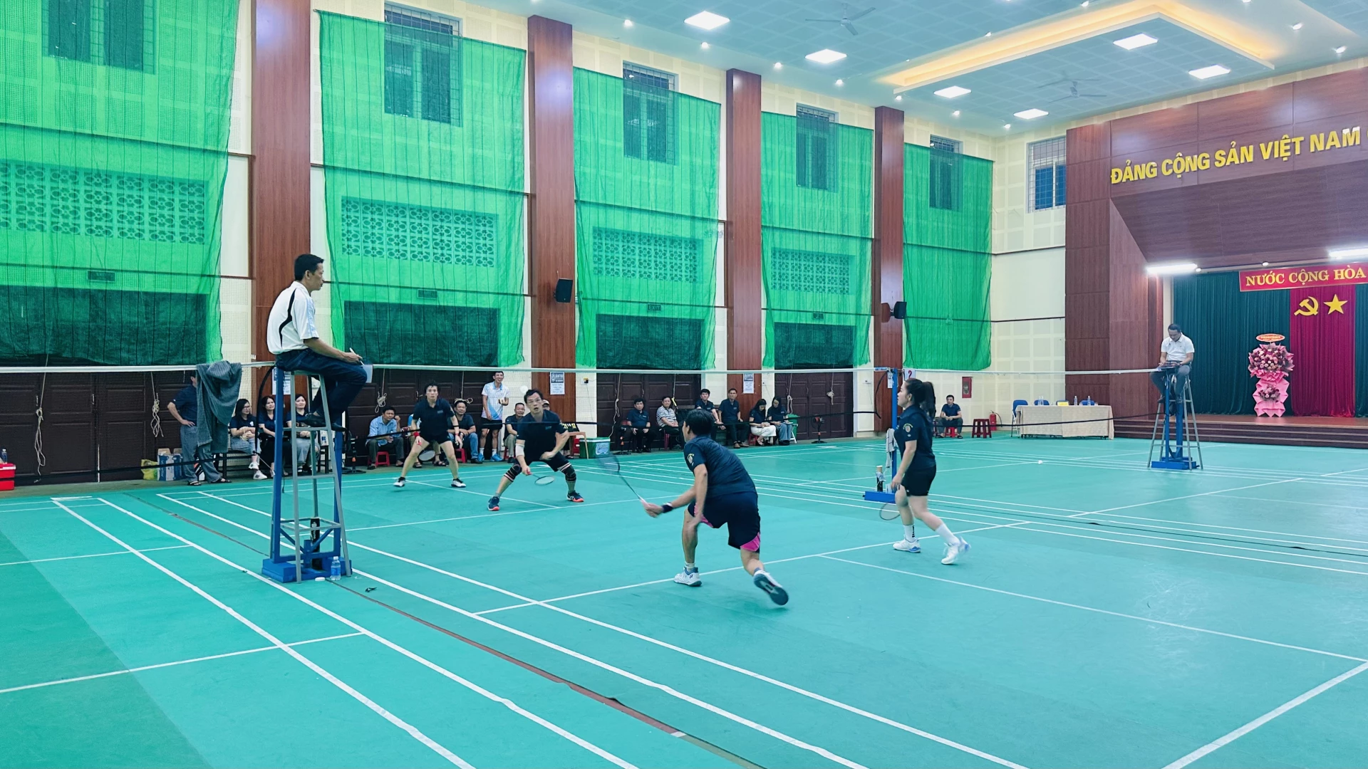 Các VĐV tranh tài ở nội dung đôi nam - nữ. Ảnh: B.N