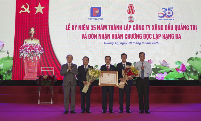 Kỷ niệm 35 năm thành lập Công ty Xăng dầu Quảng Trị và đón nhận Huân chương Độc lập hạng Ba