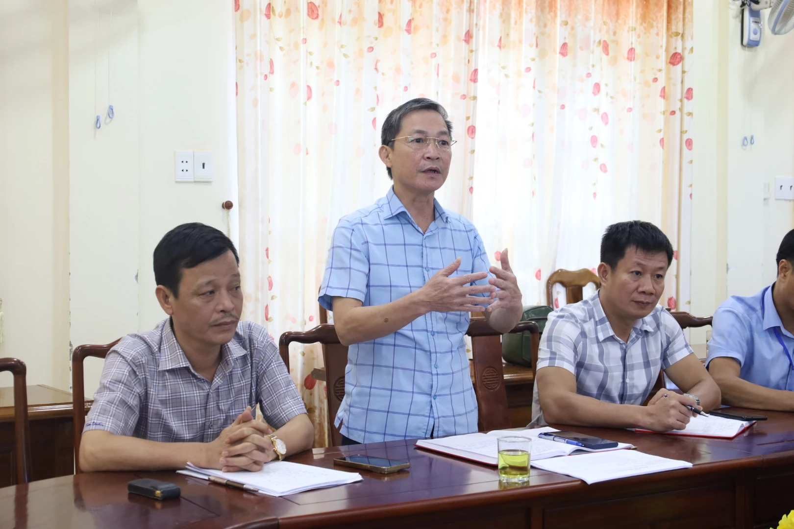 Đại diện lãnh đạo UBND xã Lệ Thuỷ phát biểu tại buổi làm việc.