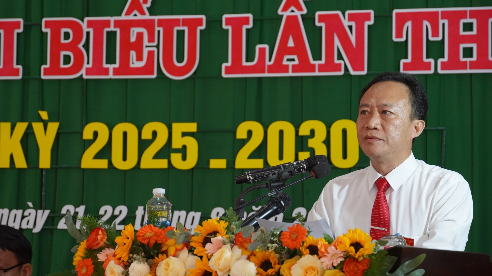 Bí thư Đảng ủy xã Nam Hải Lăng Lê Quang Khánh phát biểu khai mạc Đại hội - Ảnh: QV