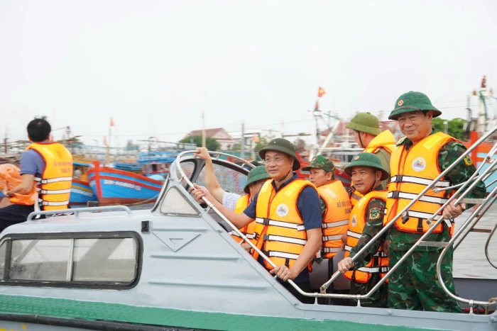Ứng trực 24/24h để chủ động ứng phó với bão, đảm bảo tuyệt đối an toàn tính mạng cho người dân
