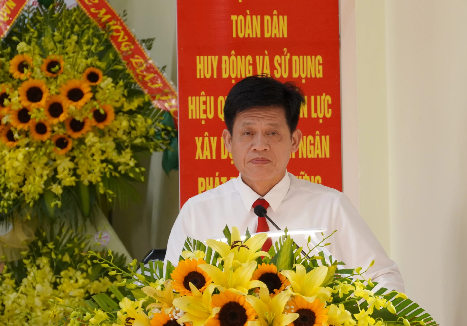 Chánh Văn phòng Tỉnh ủy Lê Văn Bảo phát biểu chỉ đạo đại hội - Ảnh: N.H 