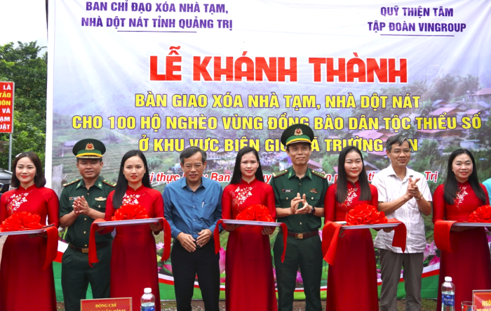 Khánh thành, bàn giao 100 ngôi nhà hỗ trợ hộ nghèo xã Trường Sơn