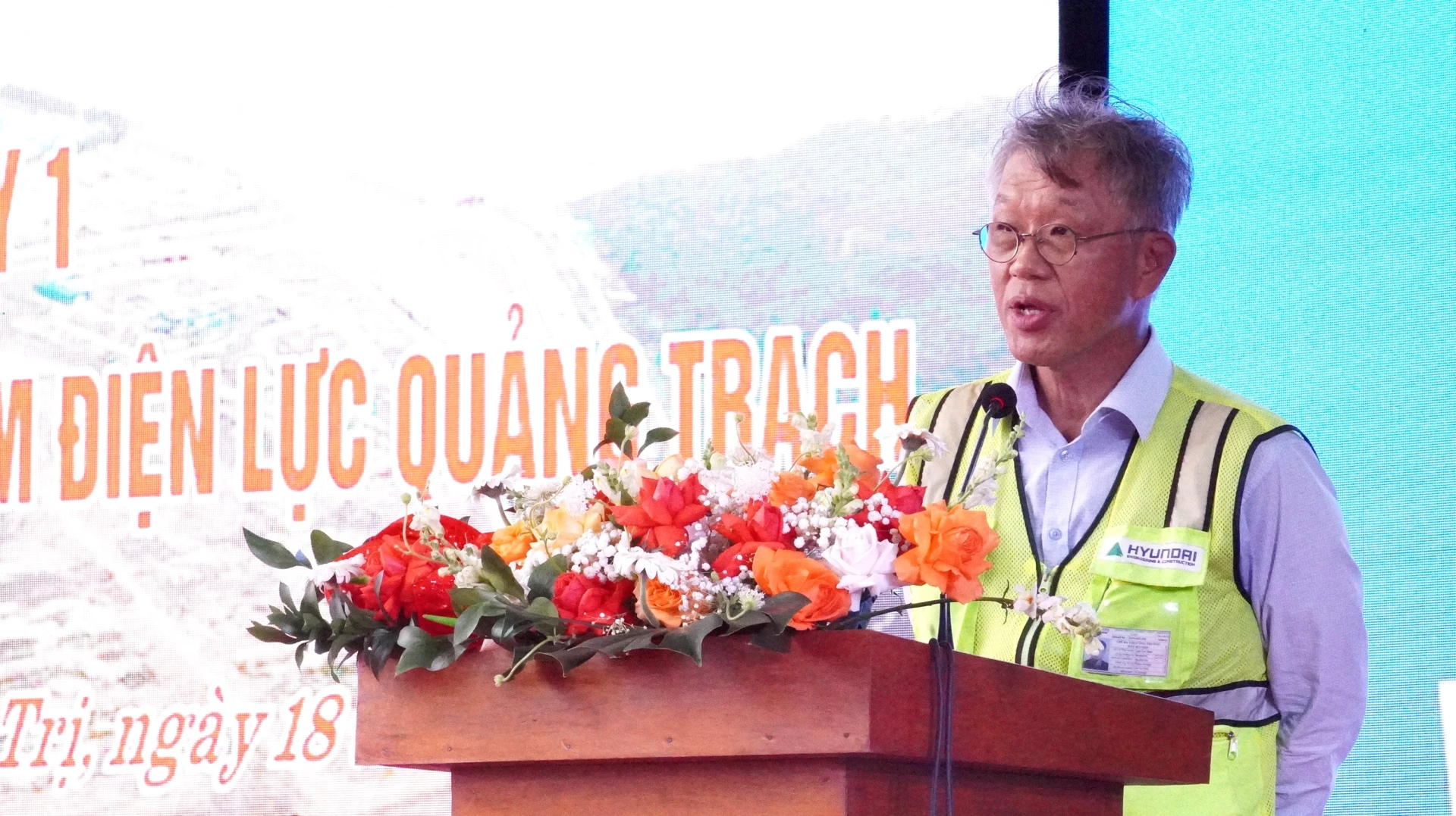 Đại diện Liên danh nhà thầu phát biểu tại buổi lễ - Ảnh: QV