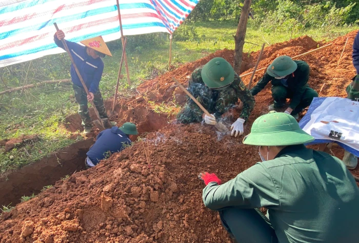 Tiếp tục quy tập thêm 5 hài cốt liệt sĩ tại xã Khe Sanh