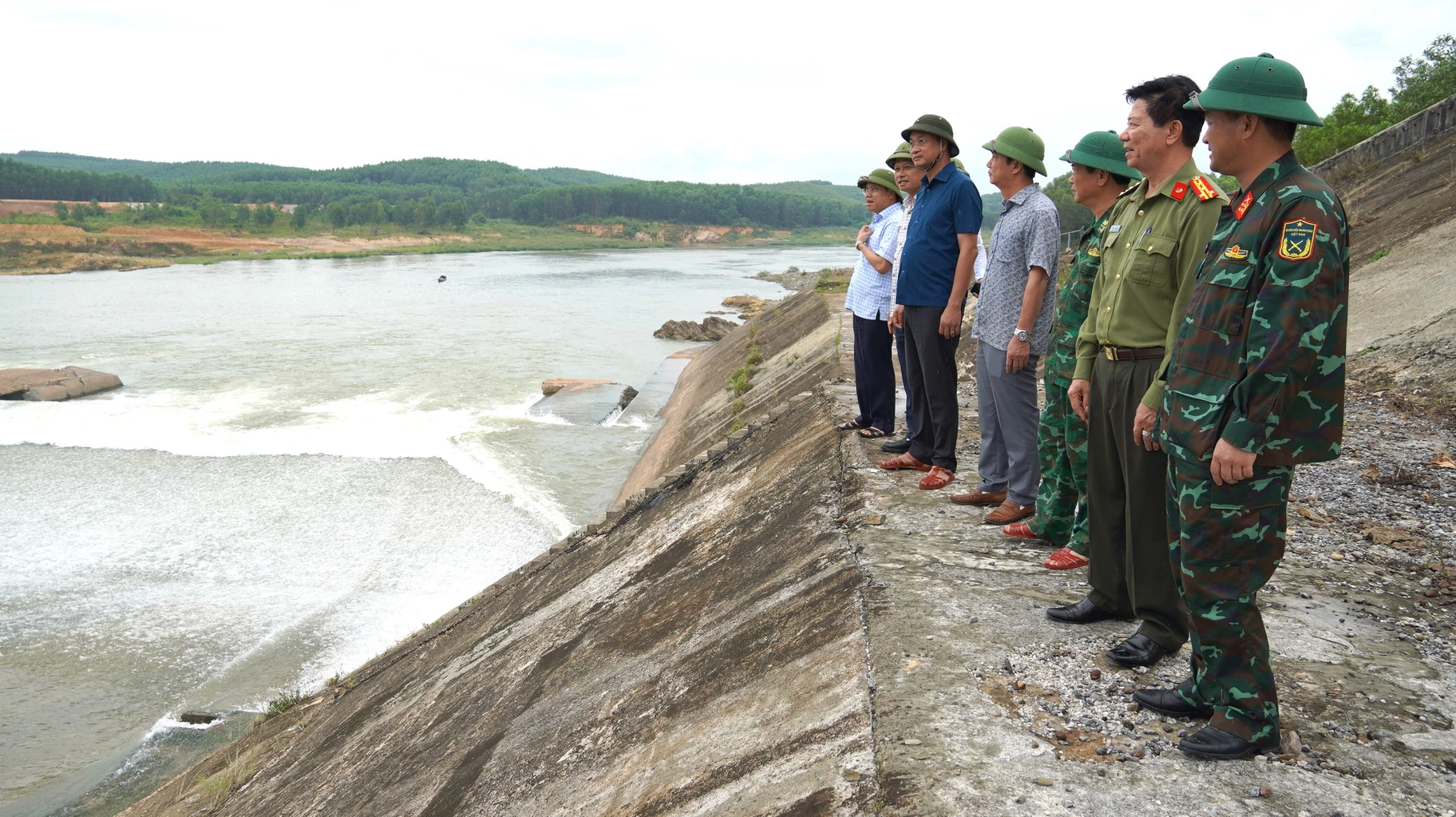 Bí thư Tỉnh ủy lưu ý các địa phương tổ chức ứng trực 24/24h, tuyệt đối không chủ quan, lơ là, mất cảnh giác