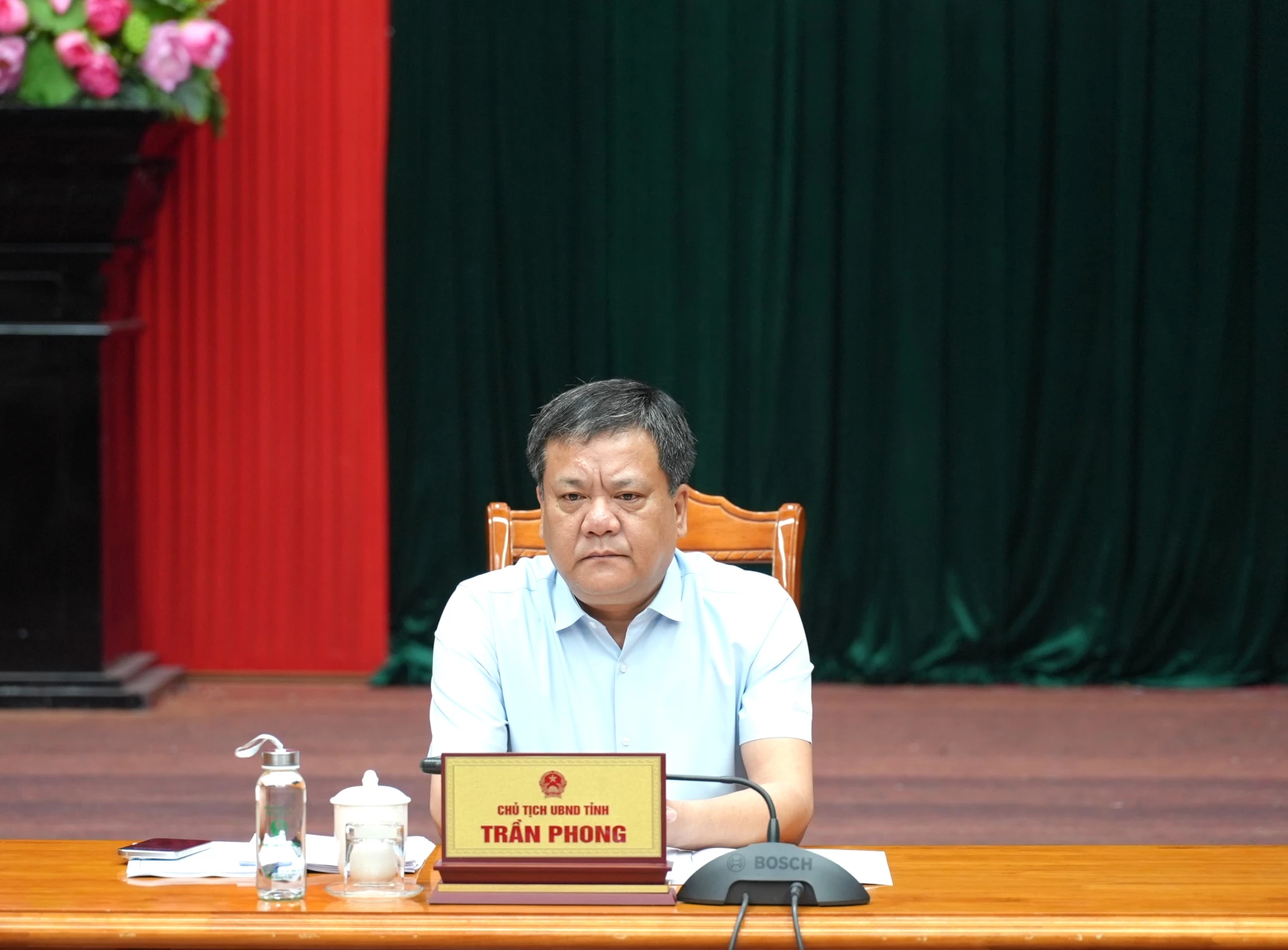 Chủ tịch UBND tỉnh Trần Phong chủ trì phiên họp tại trụ sở UBND tỉnh - Ảnh: T.Đ