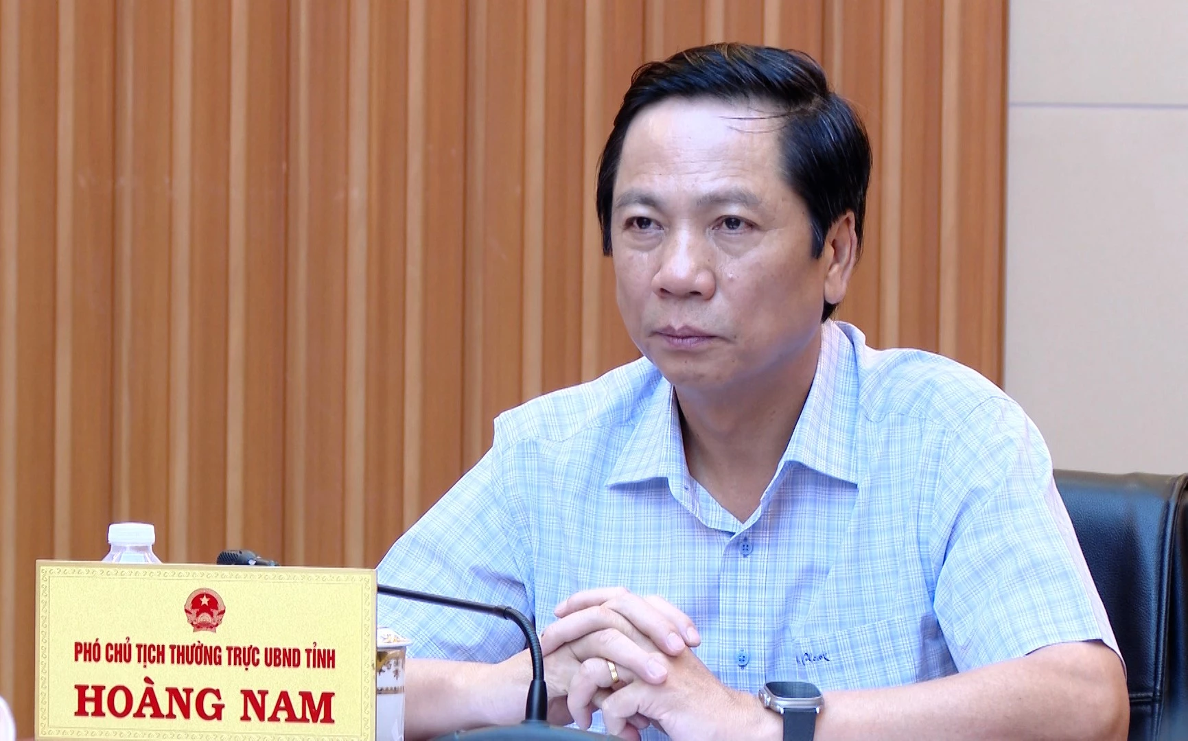 Phó Chủ tịch Thường trực UBND tỉnh Hoàng Nam chủ trì tại điểm cầu phường Đông Hà - Ảnh: T.Đ