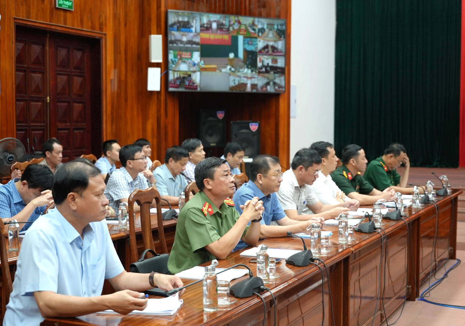 Phiên họp được kết nối trực tuyến đến điểm cầu các xã, phường, đặc khu trên địa bàn tỉnh - Ảnh: T.Đ