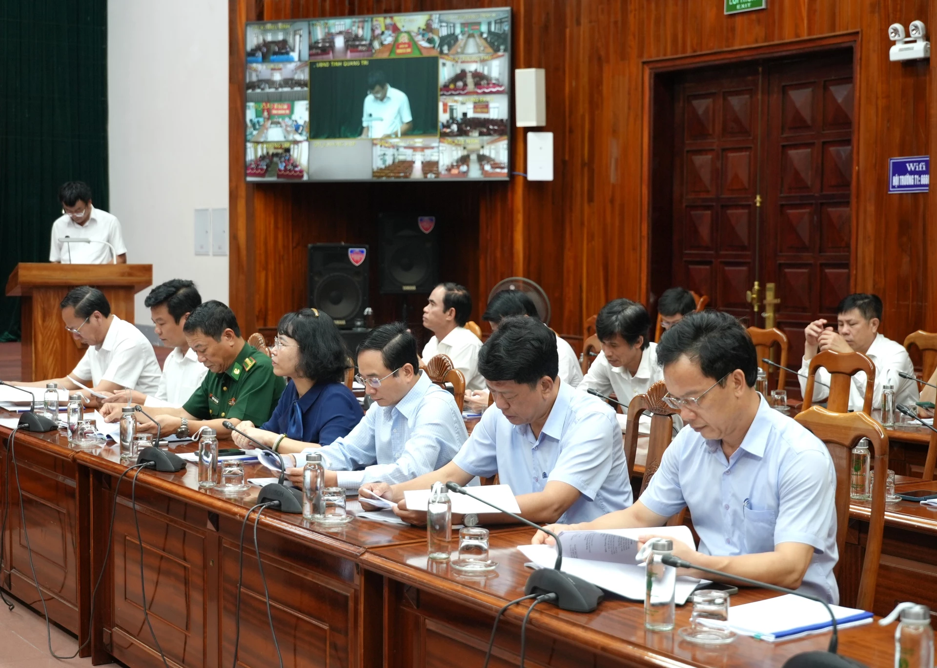 Các đại biểu dự phiên họp tại trụ sở UBND tỉnh - Ảnh: T.Đ
