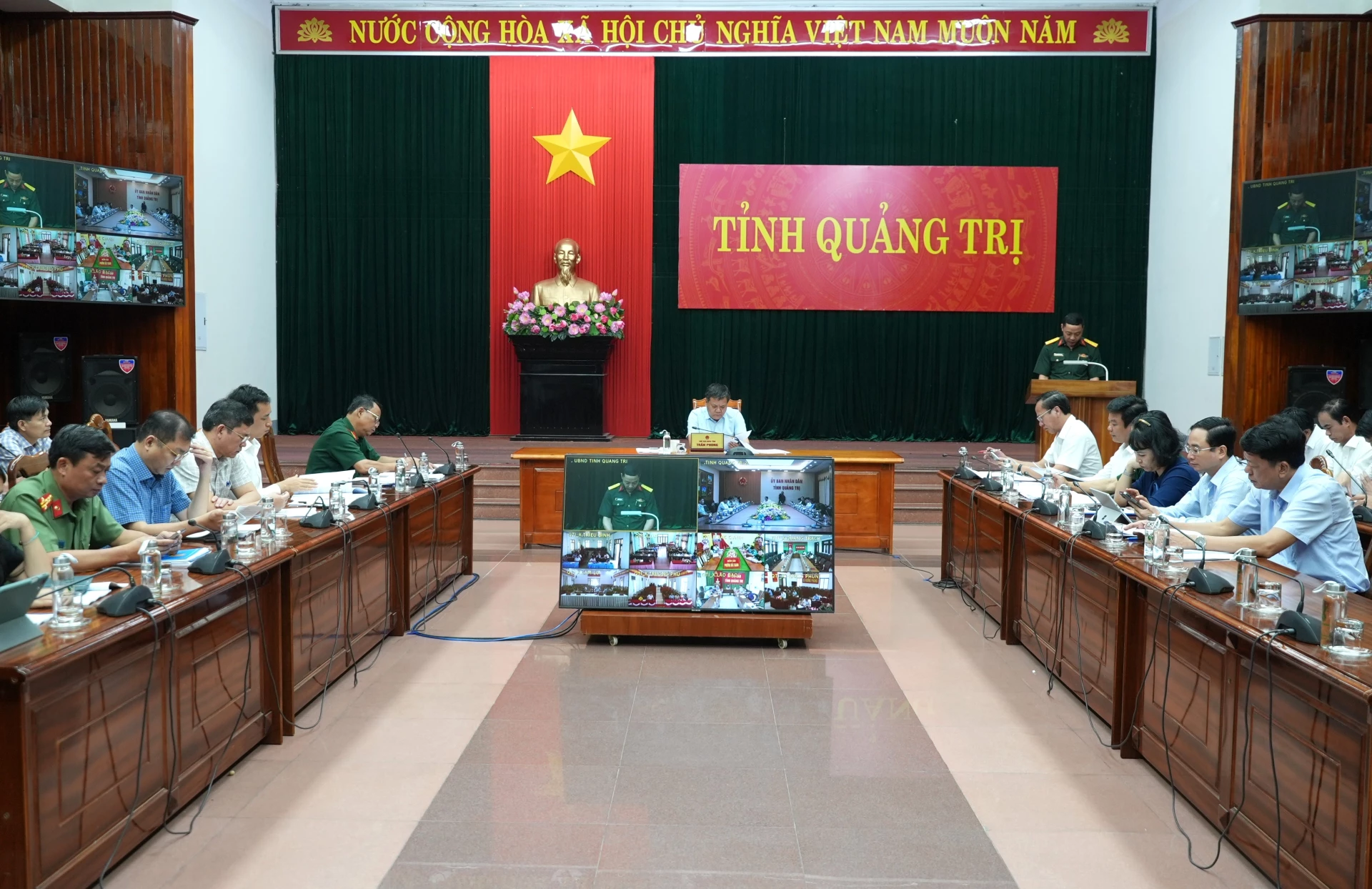 Quang cảnh phiên họp tại trụ sở UBND tỉnh - Ảnh: T.Đ