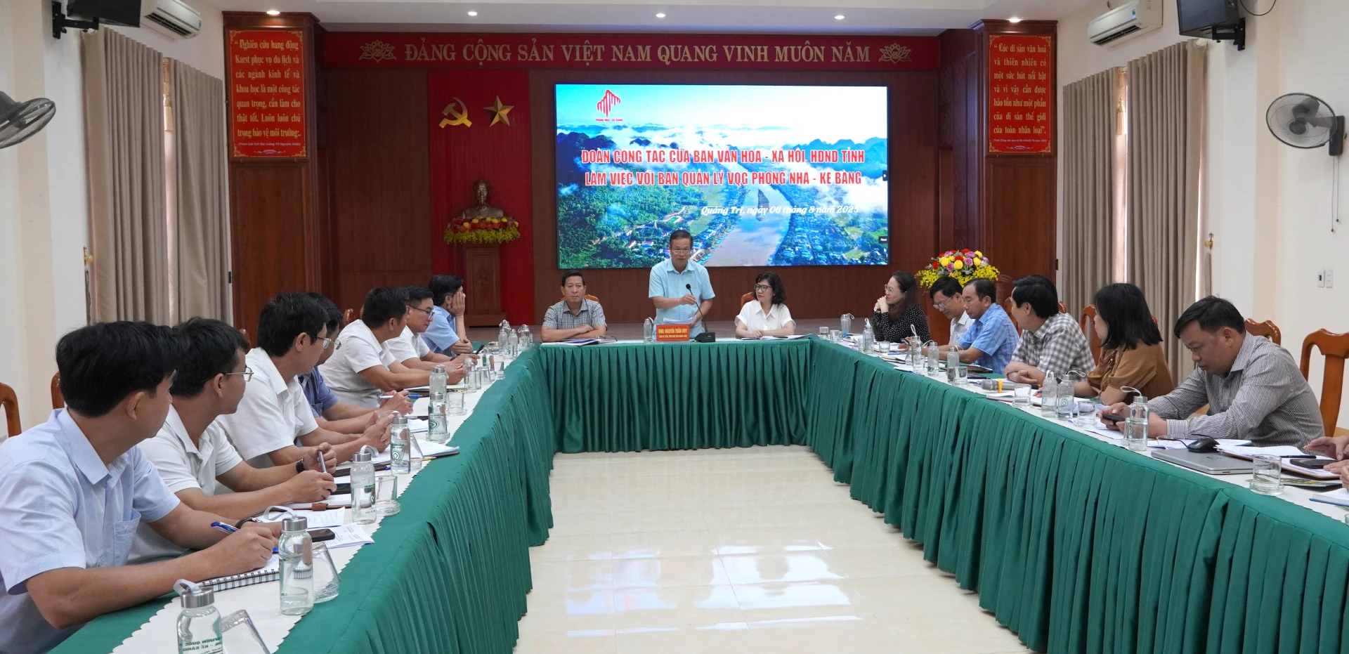 Phó Chủ tịch HĐND tỉnh Nguyễn Trần Huy phát biểu tại buổi làm việc. Ảnh: HT
