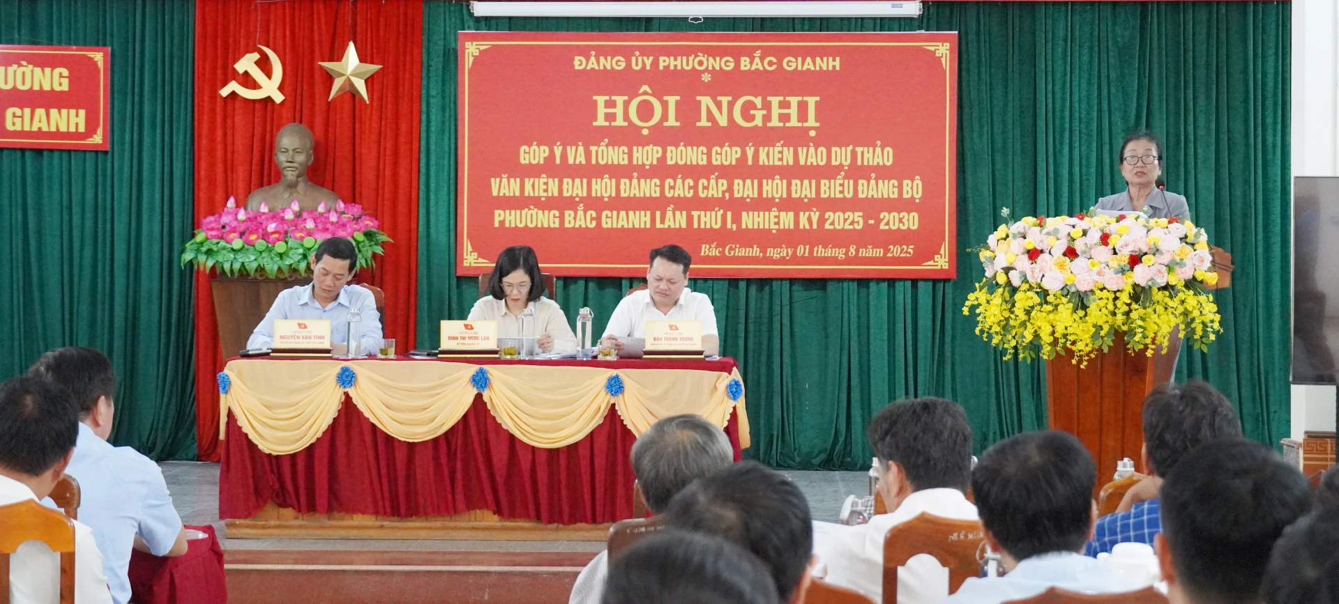 Đại biểu phát biểu ý kiến góp ý. Ảnh: D.C.H