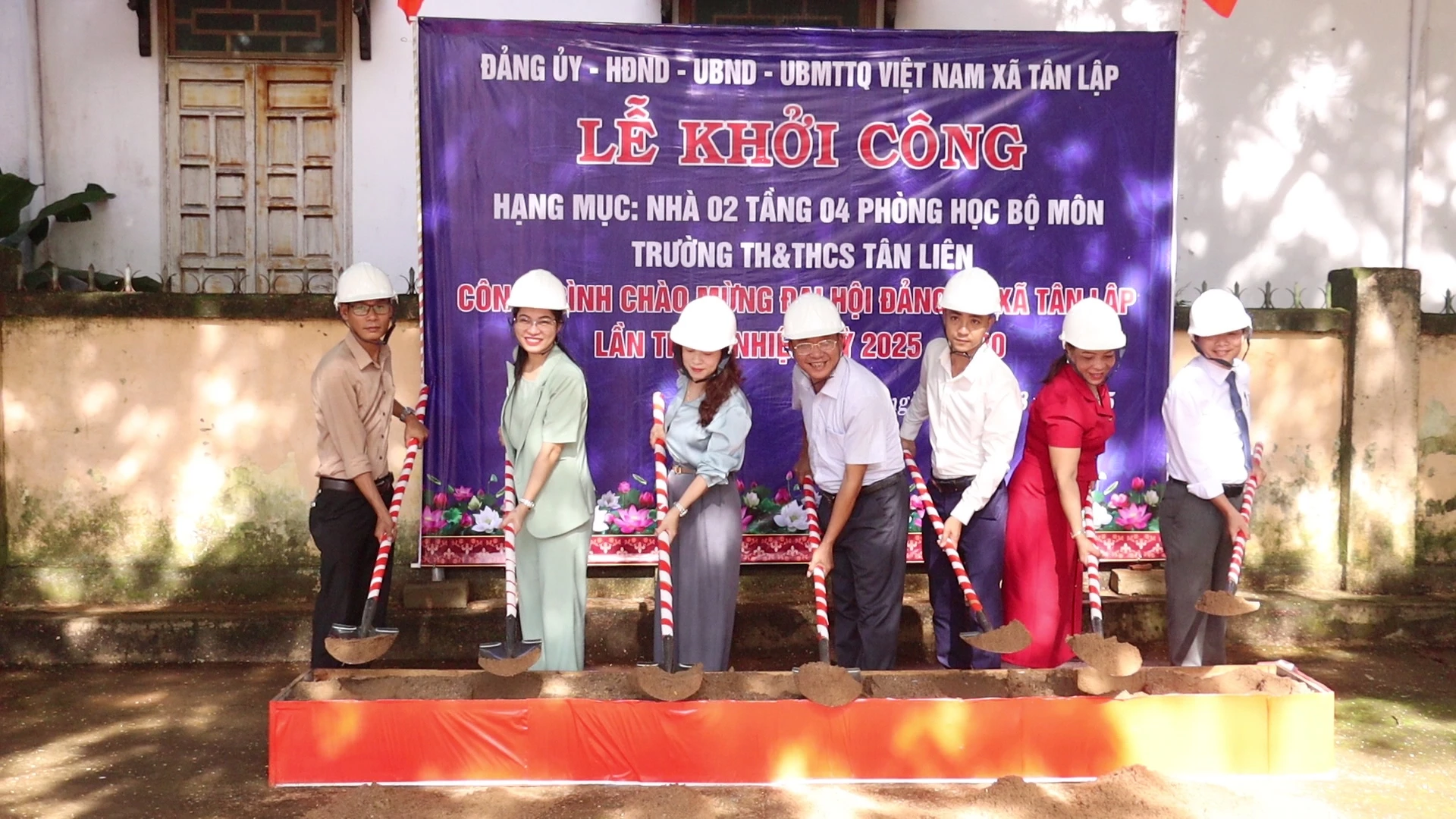Khởi công nhà 2 tầng gồm 4 phòng học bộ môn tại Trường TH&THCS Tân Liên - Ảnh: K.S