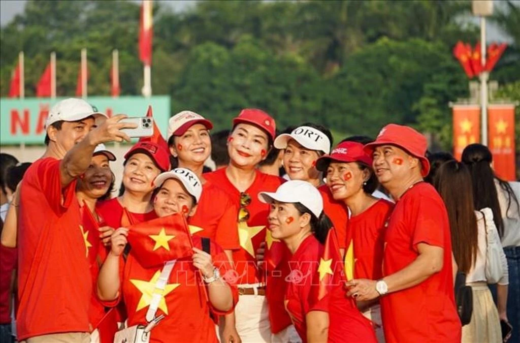 Cùng lưu lại kỷ niệm trong ngày Quốc khánh 2/9. Ảnh minh họa: Khánh Hoà/TTXVN