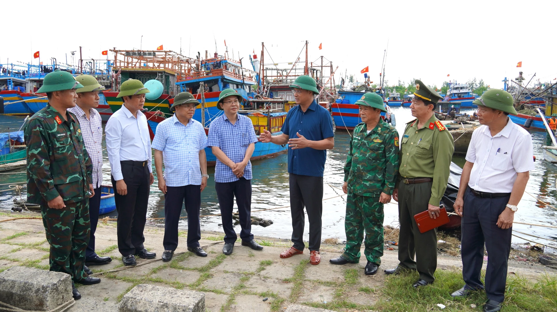 Bí thư Tỉnh ủy đánh giá cao sự vào cuộc quyết liệt của cả hệ thống chính trị trong chủ động ứng phó với bão số 5