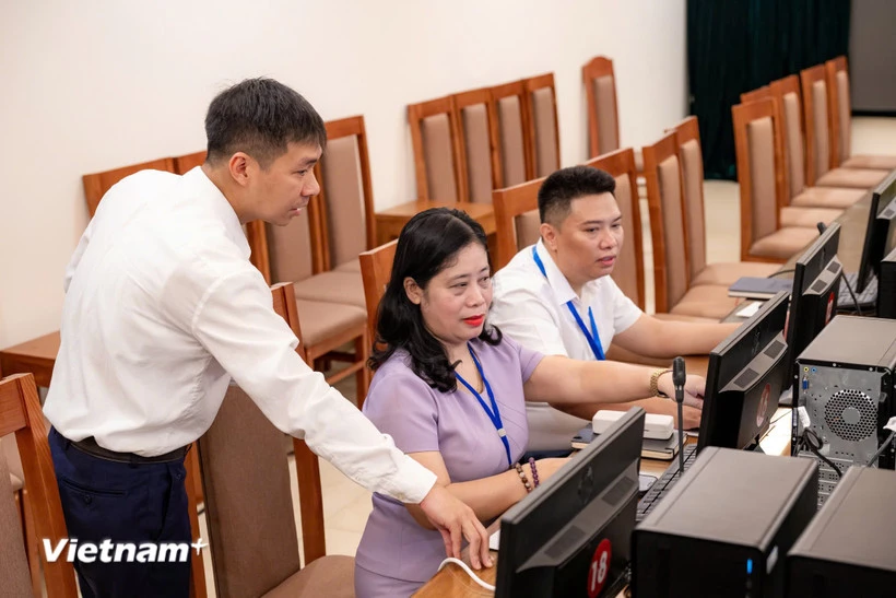 Bộ Nội vụ đề nghị các Bộ, Ban, ngành, địa phương bố trí kịp thời kinh phí, giải quyết dứt điểm việc chi trả chính sách, chế độ theo Nghị định số 178/2024/NĐ-CP cho các đối tượng, bảo đảm hoàn thành trước ngày 31/8/2025. (Ảnh: PV/Vietnam+)