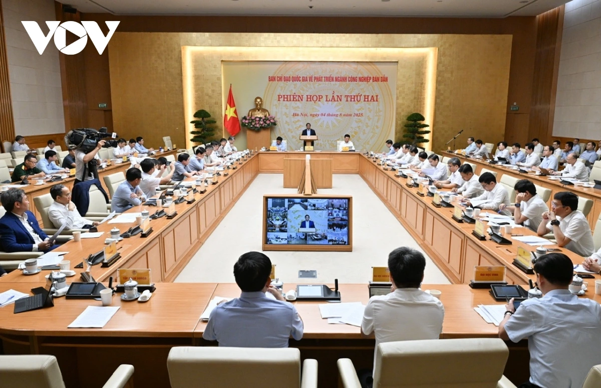 Thủ tướng: Chậm nhất đến 2027 thiết kế, chế tạo, kiểm thử được một số chíp bán dẫn