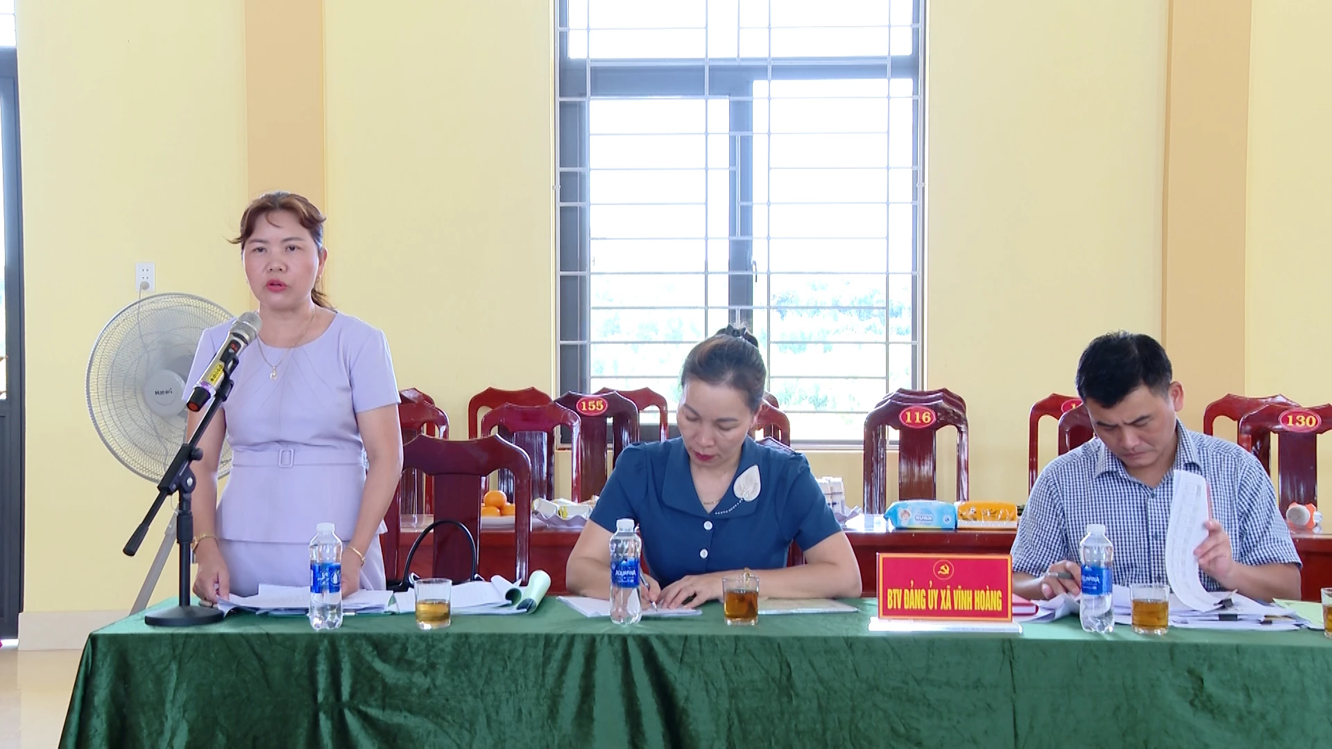 Bí thư Đảng ủy xã Vĩnh Hoàng báo cáo văn kiện đại hội