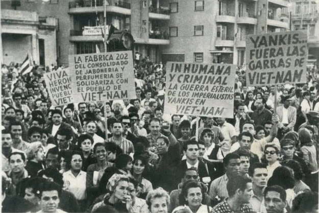 30.000 công nhân ở Cuba tham gia mít tinh ủng hộ Việt Nam năm 1966 (Ảnh: Tư liệu).