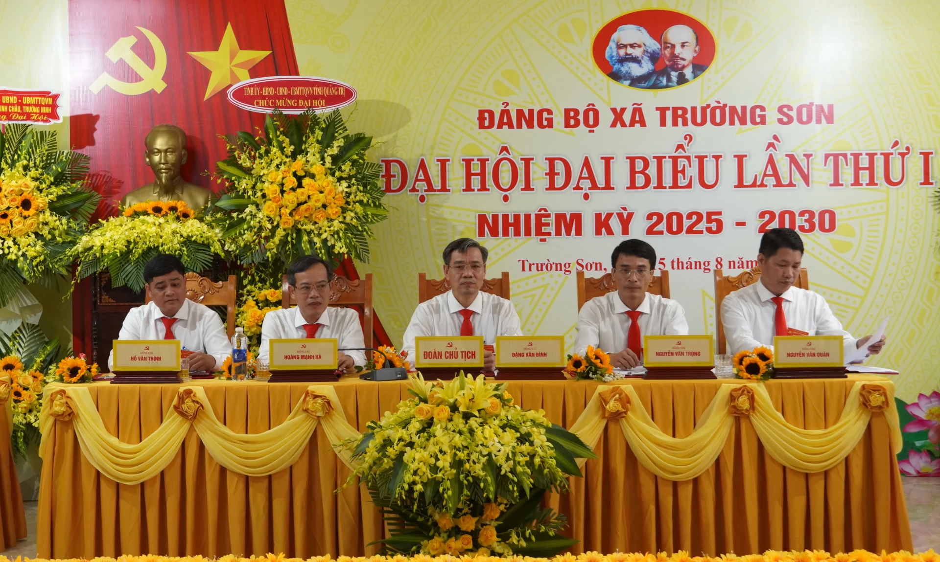 Đoàn Chủ tịch điều hành đại hội - Ảnh: N.H

