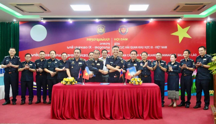 Ký kết biên bản hợp tác giữa Chi cục Hải quan khu vực IX và Hải quan các tỉnh Khammuane, Savannakhet, Salavan