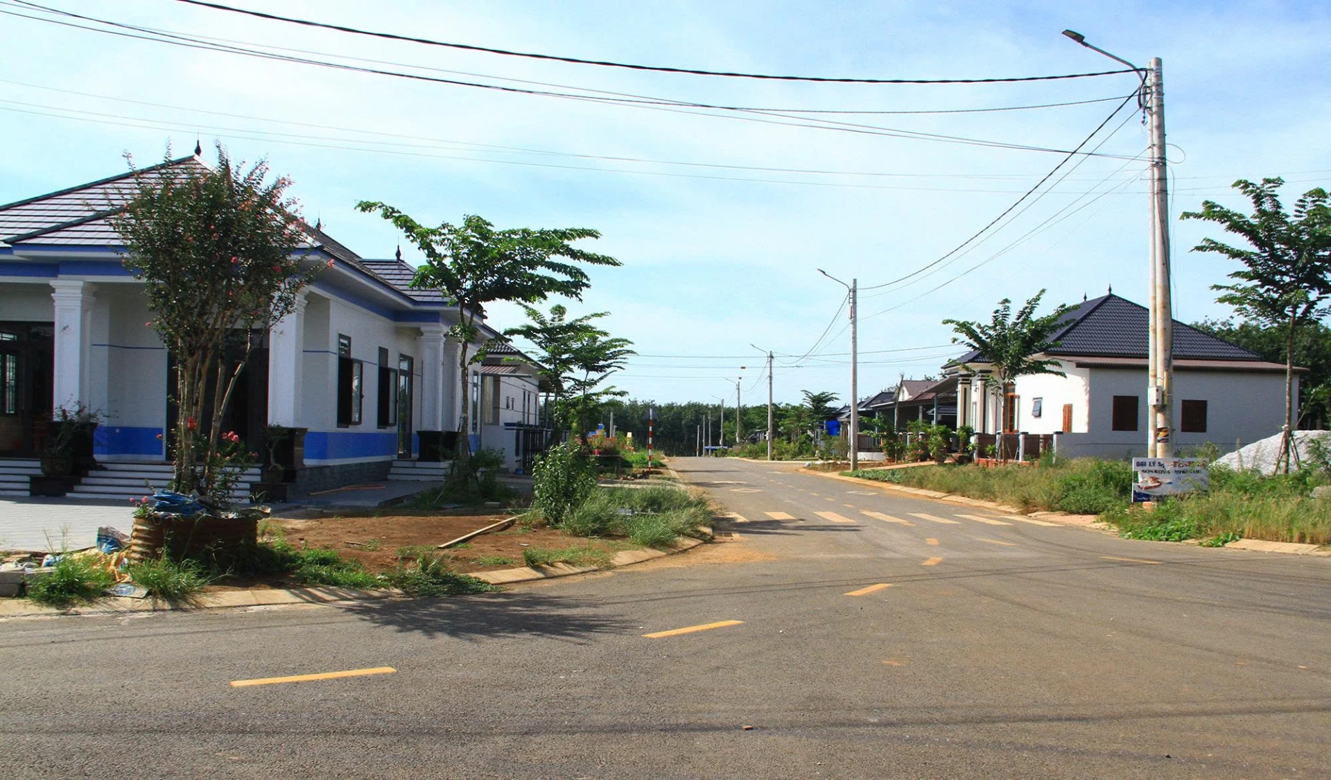 Sức sống mới ở khu tái định cư thôn Xuân Hòa - Ảnh: Q.H