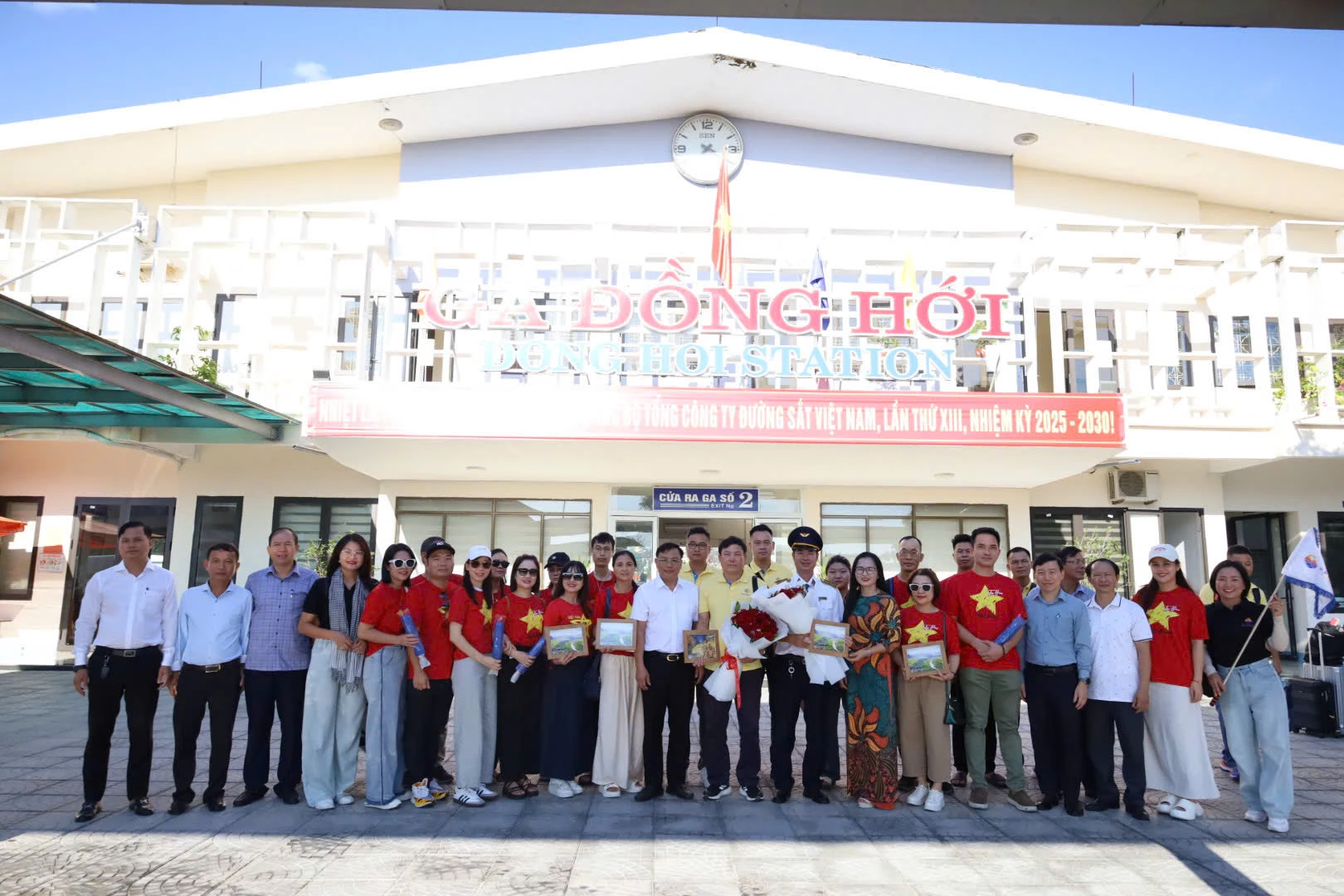 Trên chuyến tàu JQB1 sáng 11/8 có 180 hành khách, phần lớn là khách du lịch từ Hà Nội và các tỉnh phía Bắc.