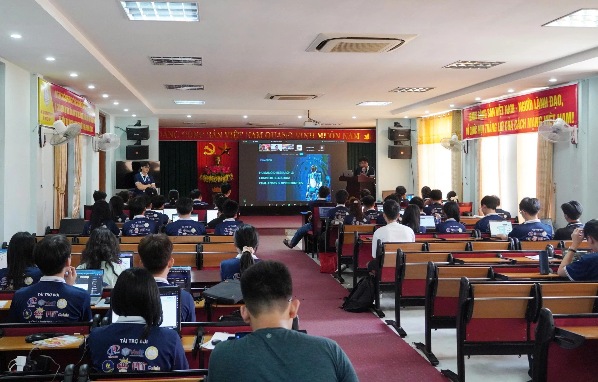 Trại hè SEAS mời các chuyên gia giảng bài và truyền cảm hứng, tạo động lực cho các em học sinh -Ảnh: H.L