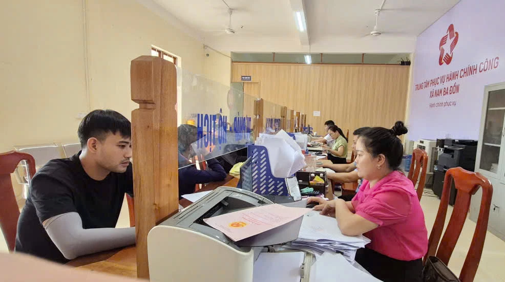 Trung tâm Phục vụ hành chính công xã Nam Ba Đồn luôn nằm “tốp đầu” các địa phương trong tỉnh về bộ chỉ số đánh giá chất lượng phục vụ người dân, doanh nghiệp -Ảnh: D.C.H 