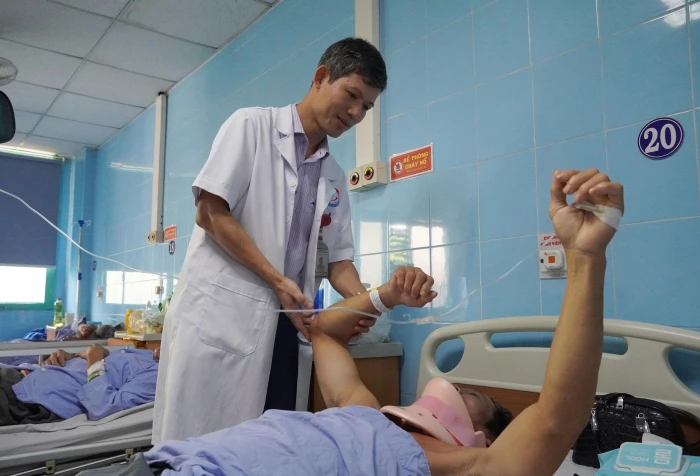 Nhiều ca chấn thương cột sống do bất cẩn khi trèo cao
