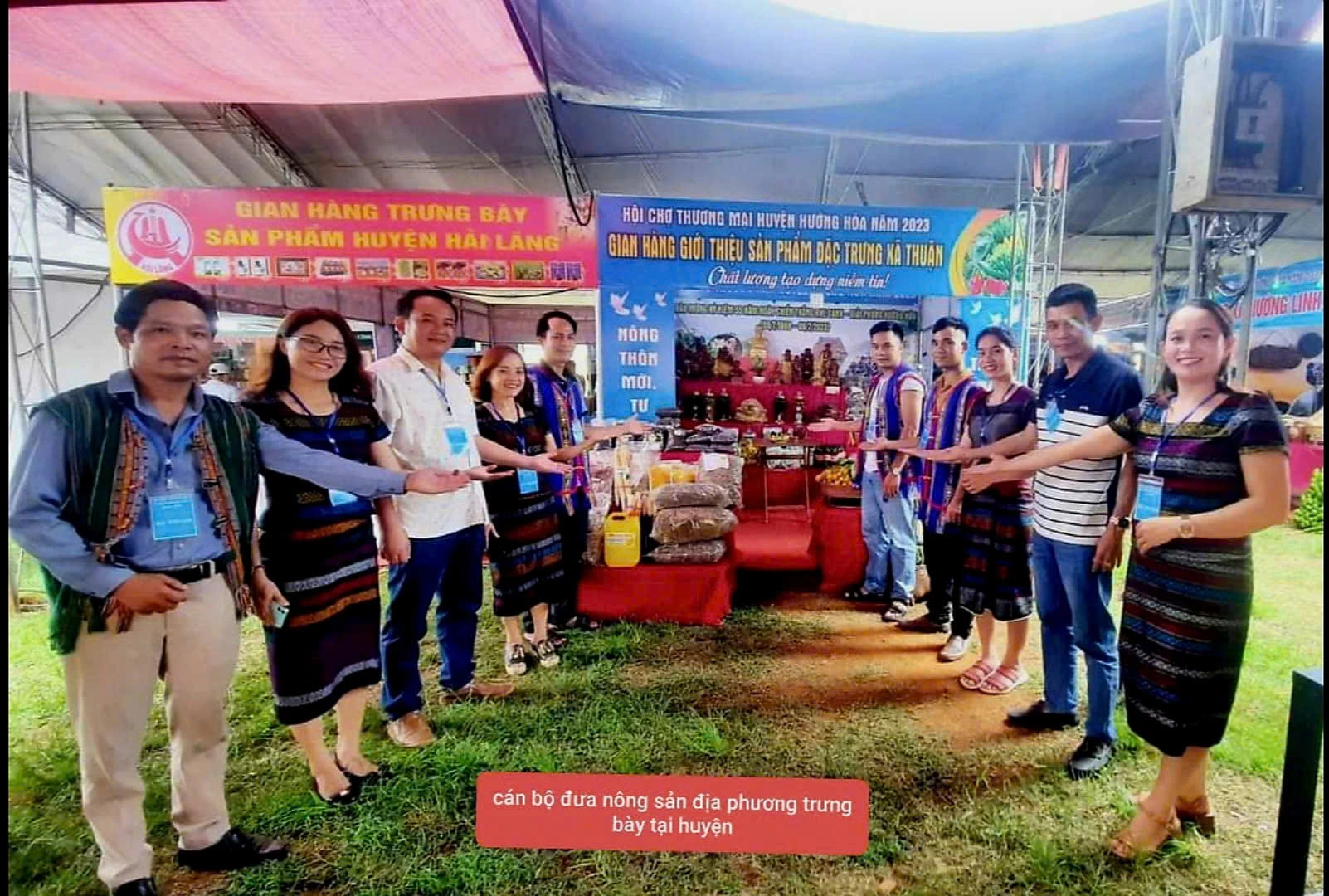 Gian hàng giới thiệu sản phẩm đặc trưng của xã Thuận cũ, nay là xã Lìa - Ảnh: Xã Lìa cung cấp