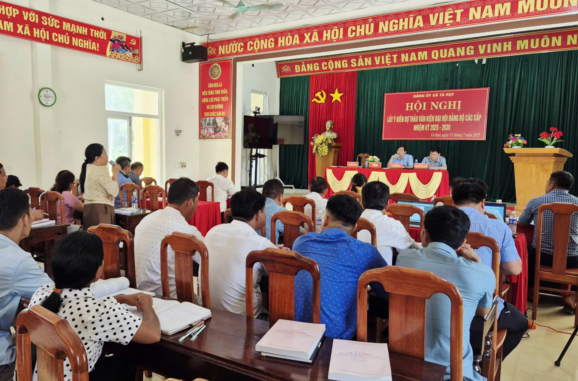 Đảng ủy xã Tà Rụt tổ chức hội nghị lấy ý kiến dự thảo văn kiện Đại hội Đảng các cấp nhiệm kỳ 2025-2030-Ảnh: K.S 