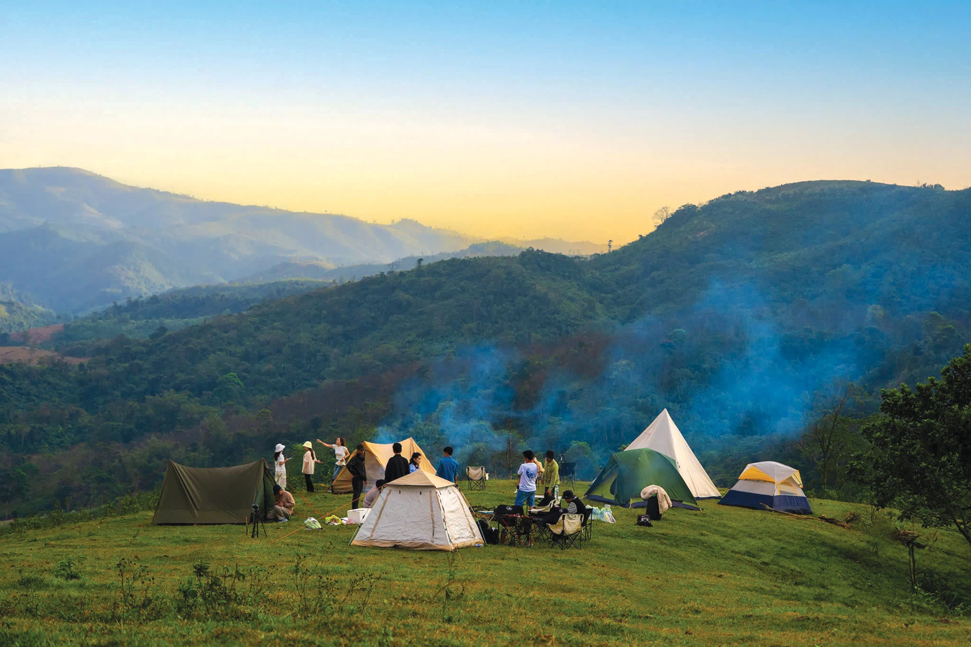 Camping và chờ đón bình minh