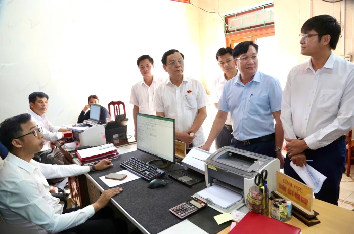 Đoàn đại biểu Quốc hội tỉnh làm việc, khảo sát tại xã Phú Trạch và Khu Kinh tế Hòn La