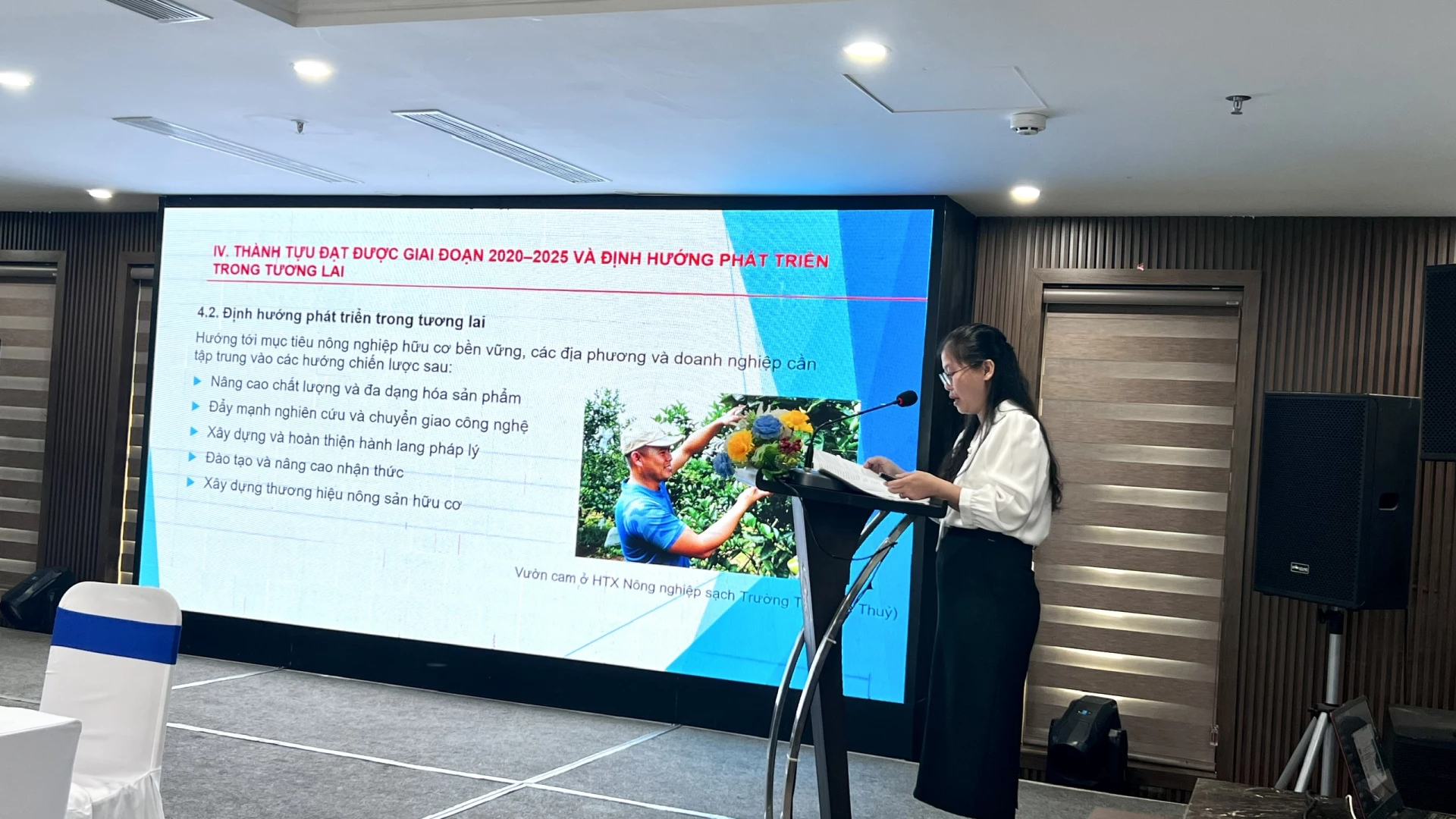 ThS. Nguyễn Thị Hương Bình – Trường Đại học Quảng Bình báo cáo tham luận