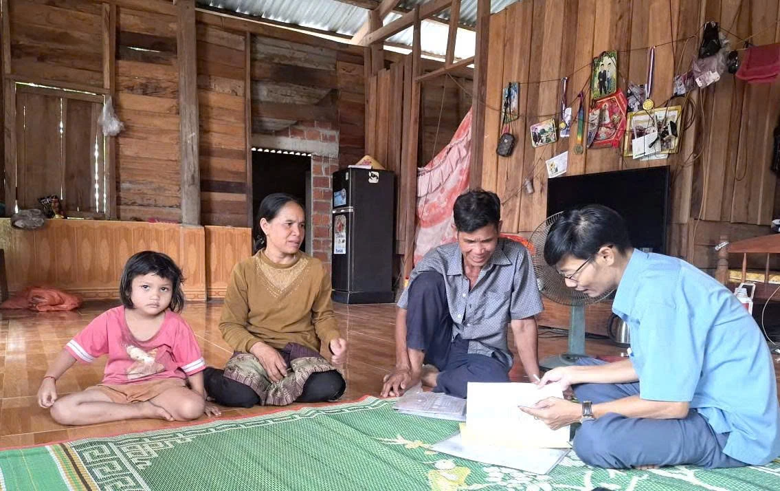 Sau khi được nhập quốc tịch Việt Nam, vợ chồng ông Hồ Văn Kía chí thú làm ăn, phát triển kinh tế hộ gia đình - Ảnh: S.H