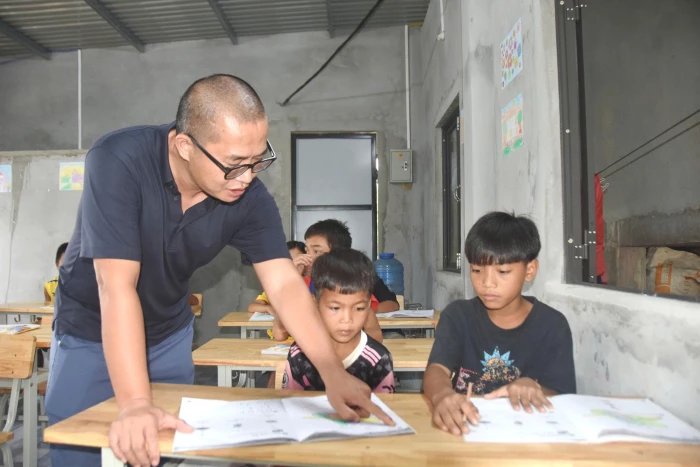 Lớp tiếng Anh miễn phí ở thôn Ván Ri