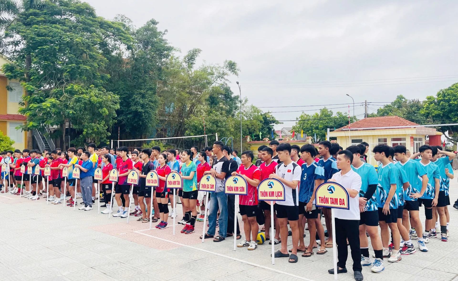 Các đội bóng trên địa bàn xã Đồng Lê tham gia giải đấu.