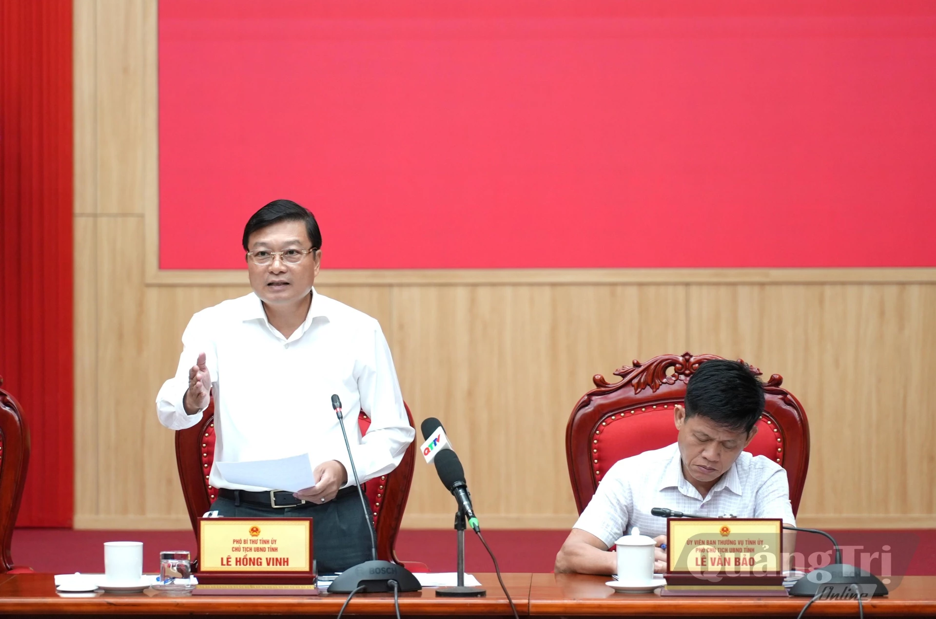 Đồng chí Lê Hồng Vinh, Chủ tịch UBND tỉnh thẳng thắn chỉ rõ một số tồn tại, hạn chế trong thực hiện nhiệm vụ 7 tháng đầu năm - Ảnh: T.Đ