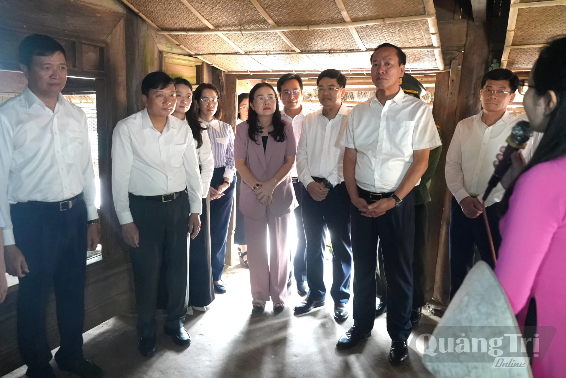 Đoàn đại biểu UBND tỉnh Quảng Trị tìm hiểu về thời niên thiếu của Chủ tịch Hồ Chí Minh - Ảnh: T.Đ