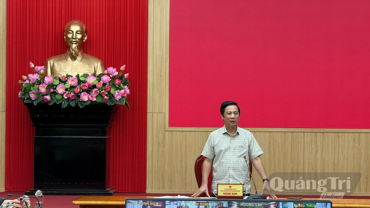 Đồng chí Hoàng Nam, Ủy viên Ban Thường vụ Tỉnh ủy, Phó Chủ tịch Thường trực UBND tỉnh phát biểu kết luận cuộc họp - Ảnh: NL