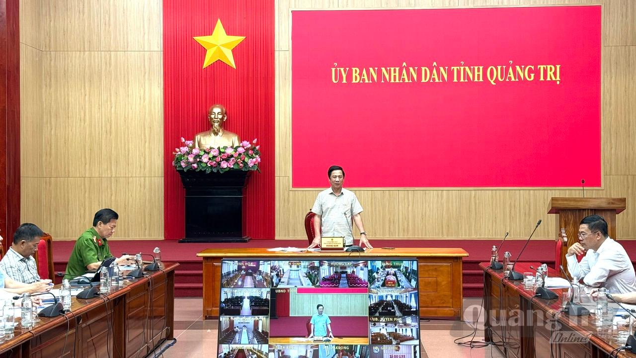 Đồng chí Hoàng Nam, Ủy viên Ban Thường vụ Tỉnh ủy, Phó Chủ tịch Thường trực UBND tỉnh phát biểu kết luận cuộc họp - Ảnh: NL
